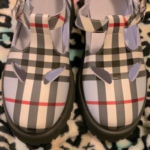 Burberry Girl platform shoes